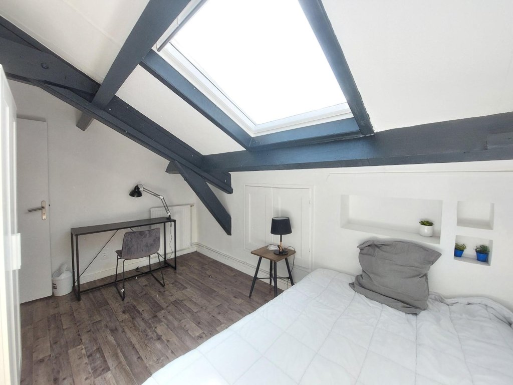 APPARTEMENT T5 A LOUER - ST ETIENNE - 84.81 m2 - 800 &euro; charges comprises par mois
