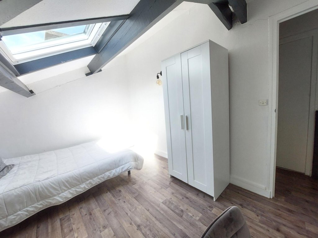 APPARTEMENT T5 A LOUER - ST ETIENNE - 84.81 m2 - 800 &euro; charges comprises par mois