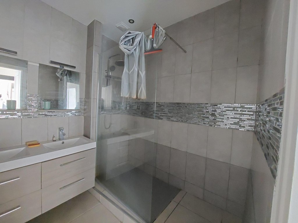 APPARTEMENT T5 A LOUER - ST ETIENNE - 84.81 m2 - 800 &euro; charges comprises par mois
