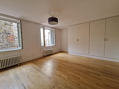 APPARTEMENT T5 A LOUER - ST ETIENNE - 157.58 m2 - 1 075 &euro; charges comprises par mois