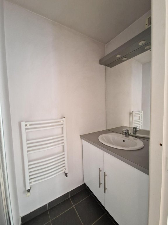 APPARTEMENT T5 A LOUER - ST ETIENNE - 157.58 m2 - 1 075 &euro; charges comprises par mois
