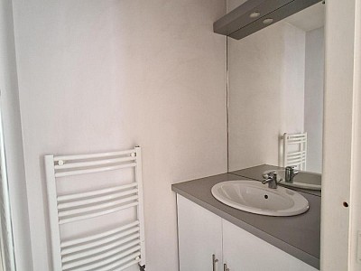 APPARTEMENT T5 A LOUER - ST ETIENNE - 157.58 m2 - 1 075 &euro; charges comprises par mois