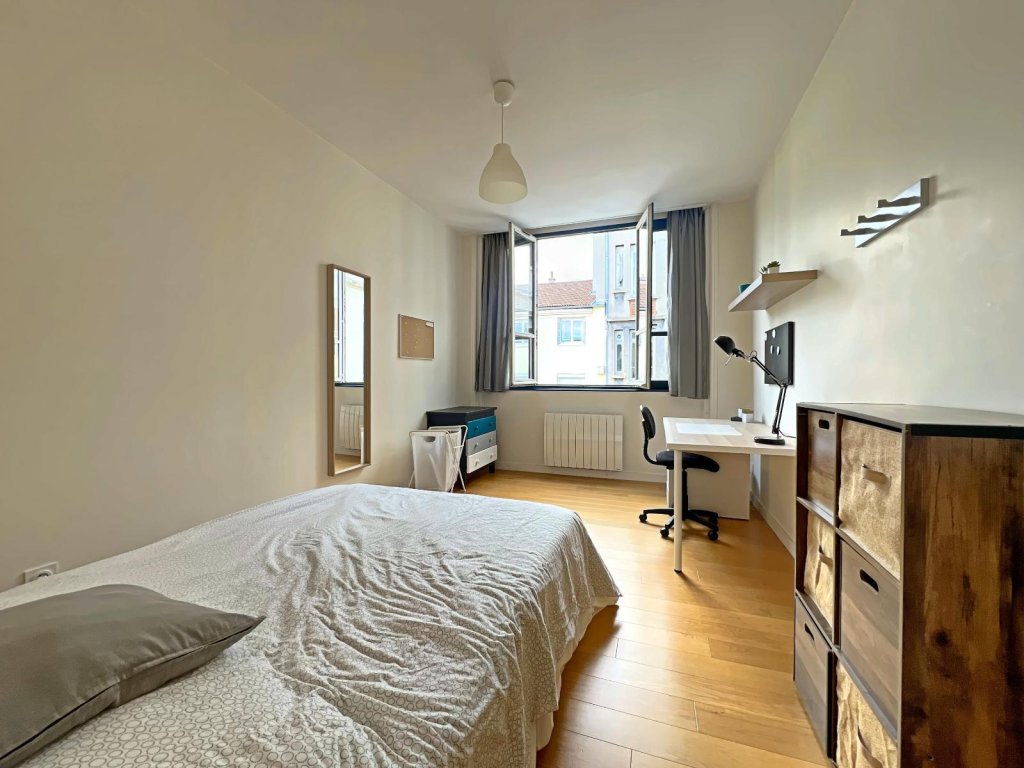 APPARTEMENT T5 A VENDRE - ST ETIENNE - 117 m2 - 129 000 &euro;