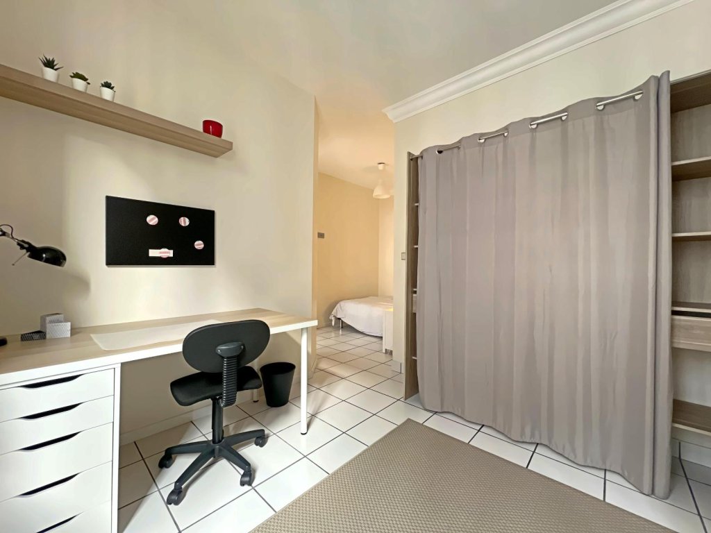 APPARTEMENT T5 A VENDRE - ST ETIENNE - 117 m2 - 129 000 &euro;