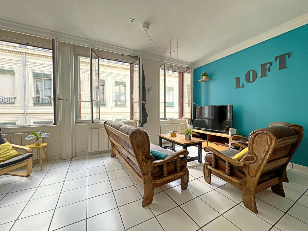 APPARTEMENT T5 A VENDRE - ST ETIENNE - 117 m2 - 129 000 &euro;