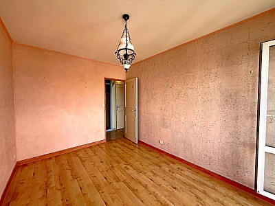APPARTEMENT T5 A VENDRE - ST ETIENNE - 100 m2 - 95 000 &euro;