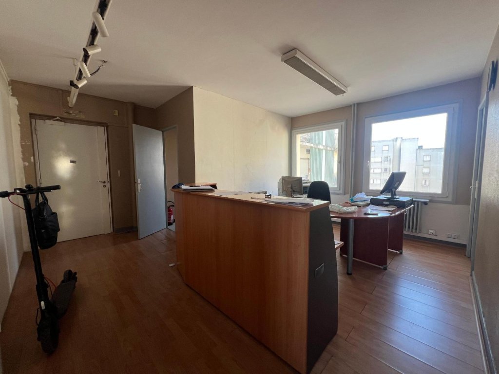 APPARTEMENT T5 A VENDRE - ST ETIENNE - 115 m2 - 139 000 &euro;
