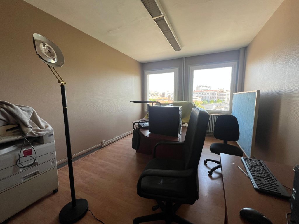 APPARTEMENT T5 A VENDRE - ST ETIENNE - 115 m2 - 139 000 &euro;
