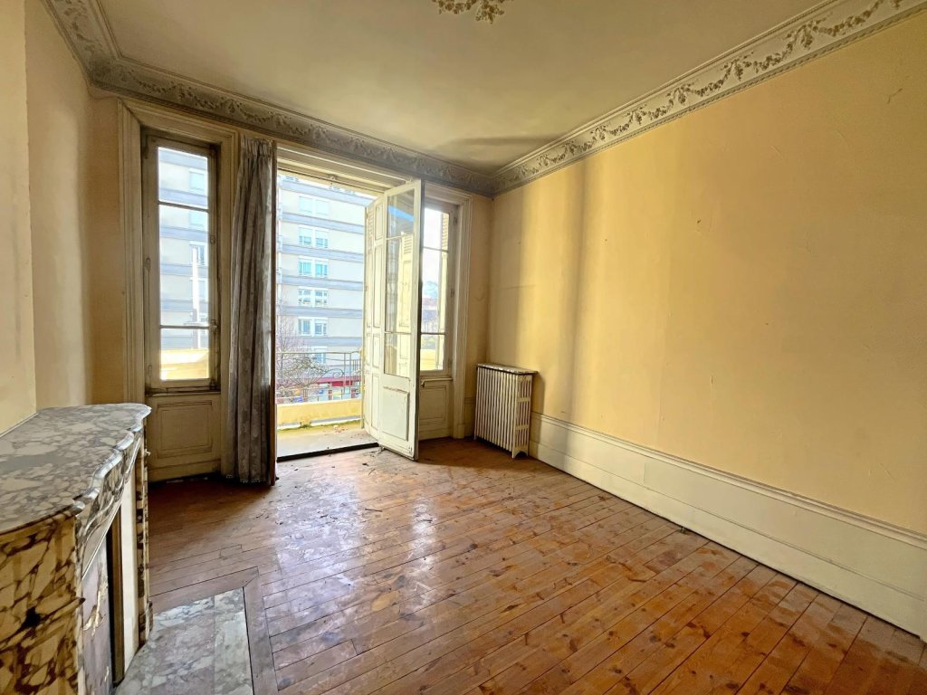 APPARTEMENT T5 A VENDRE - ST ETIENNE - 108 m2 - 95 000 &euro;