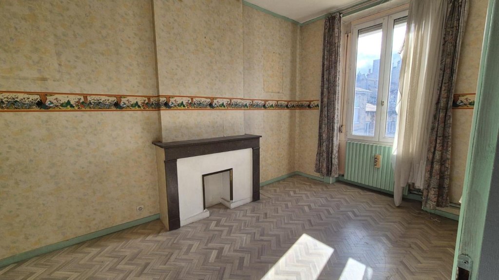 APPARTEMENT T5 A VENDRE - ST ETIENNE - 100 m2 - 89 000 &euro;