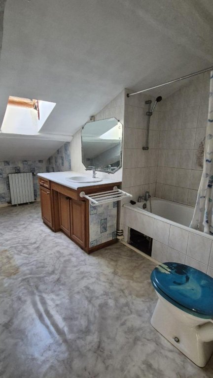 APPARTEMENT T5 A VENDRE - ST ETIENNE - 100 m2 - 89 000 &euro;