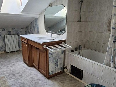 APPARTEMENT T5 A VENDRE - ST ETIENNE - 100 m2 - 89 000 &euro;