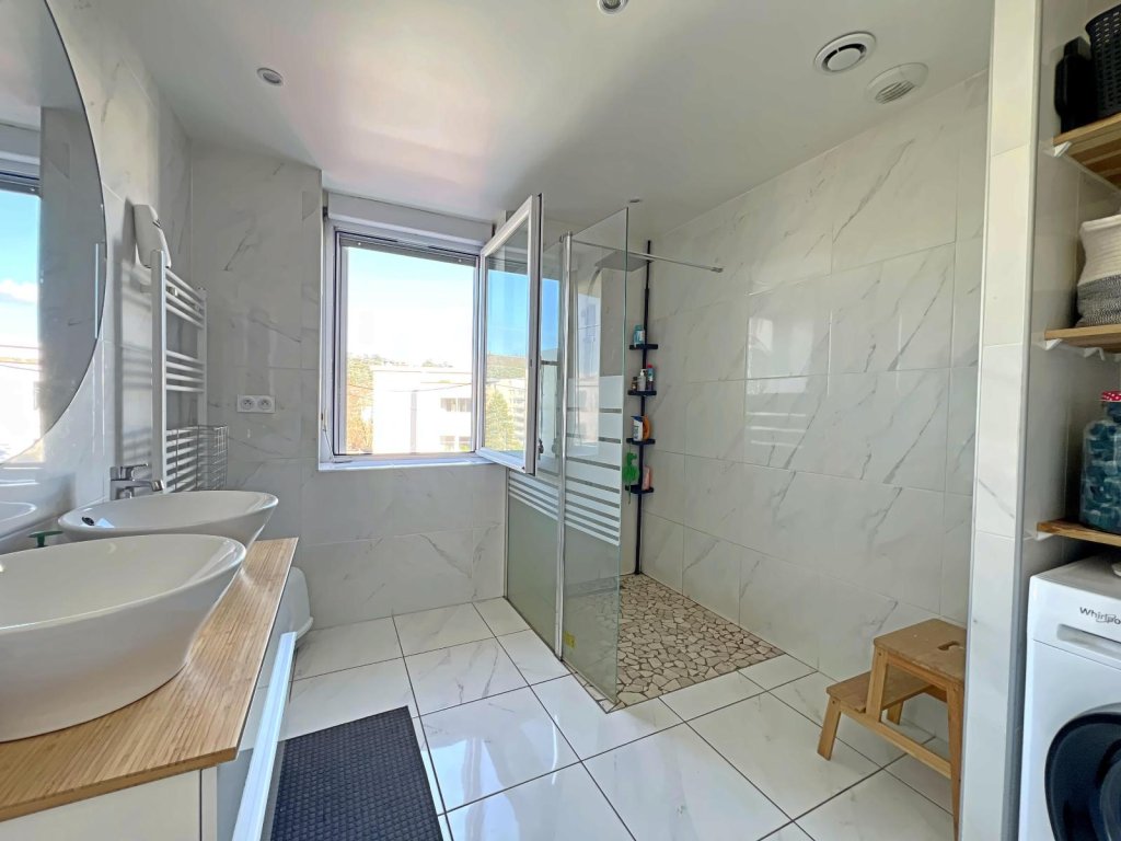 APPARTEMENT T5 A VENDRE - ST ETIENNE - 95 m2 - 179 000 &euro;