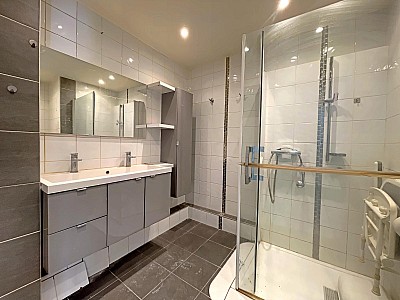 APPARTEMENT T6 A VENDRE - ST ETIENNE - 129 m2 - 135 000 &euro;