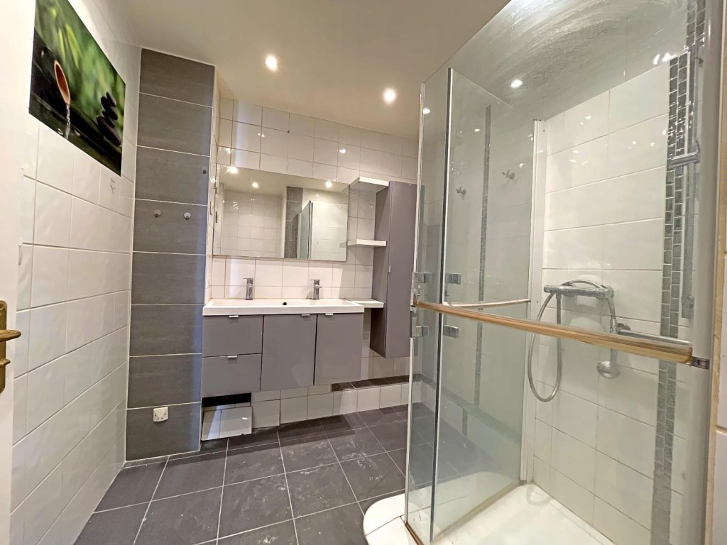 APPARTEMENT T6 A VENDRE - ST ETIENNE - 129 m2 - 135 000 &euro;