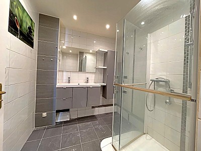 APPARTEMENT T6 A VENDRE - ST ETIENNE - 129 m2 - 135 000 &euro;