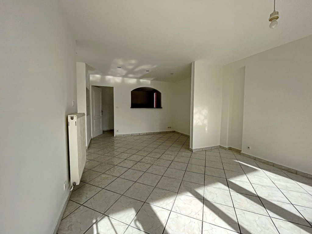 APPARTEMENT T6 A VENDRE - ST ETIENNE - 129 m2 - 135 000 &euro;