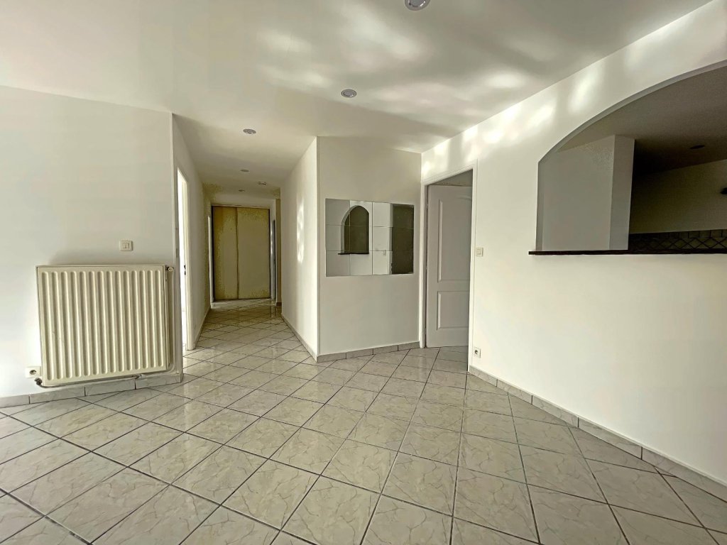 APPARTEMENT T6 A VENDRE - ST ETIENNE - 129 m2 - 135 000 &euro;