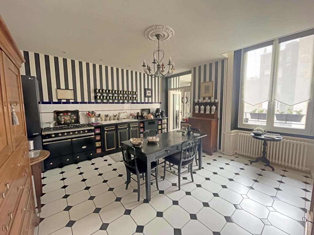 APPARTEMENT T6 A VENDRE - ST ETIENNE Centre Ville - 186.29 m2 - 250 000 &euro;
