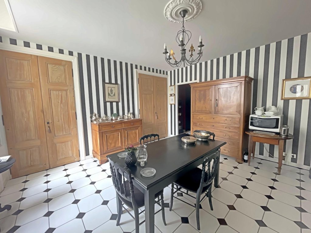 APPARTEMENT T6 A VENDRE - ST ETIENNE Centre Ville - 186.29 m2 - 250 000 &euro;
