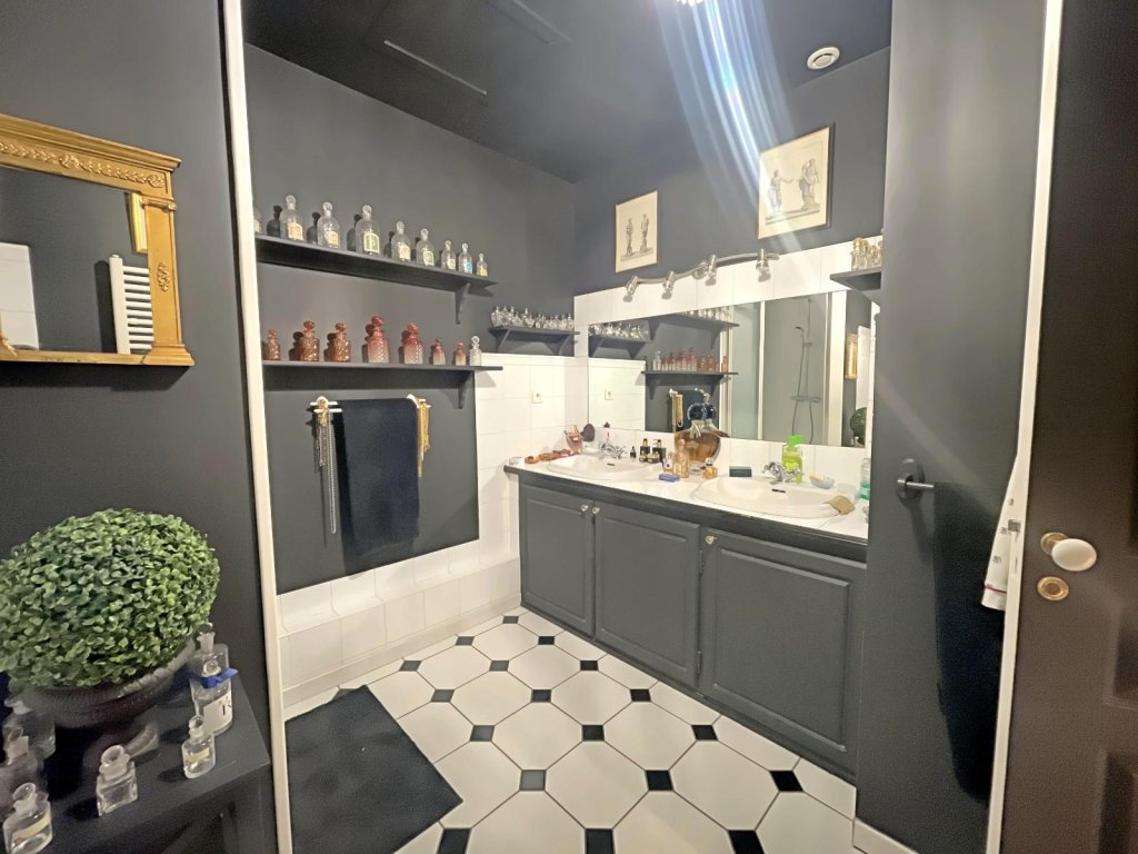 APPARTEMENT T6 A VENDRE - ST ETIENNE Centre Ville - 186.29 m2 - 250 000 &euro;