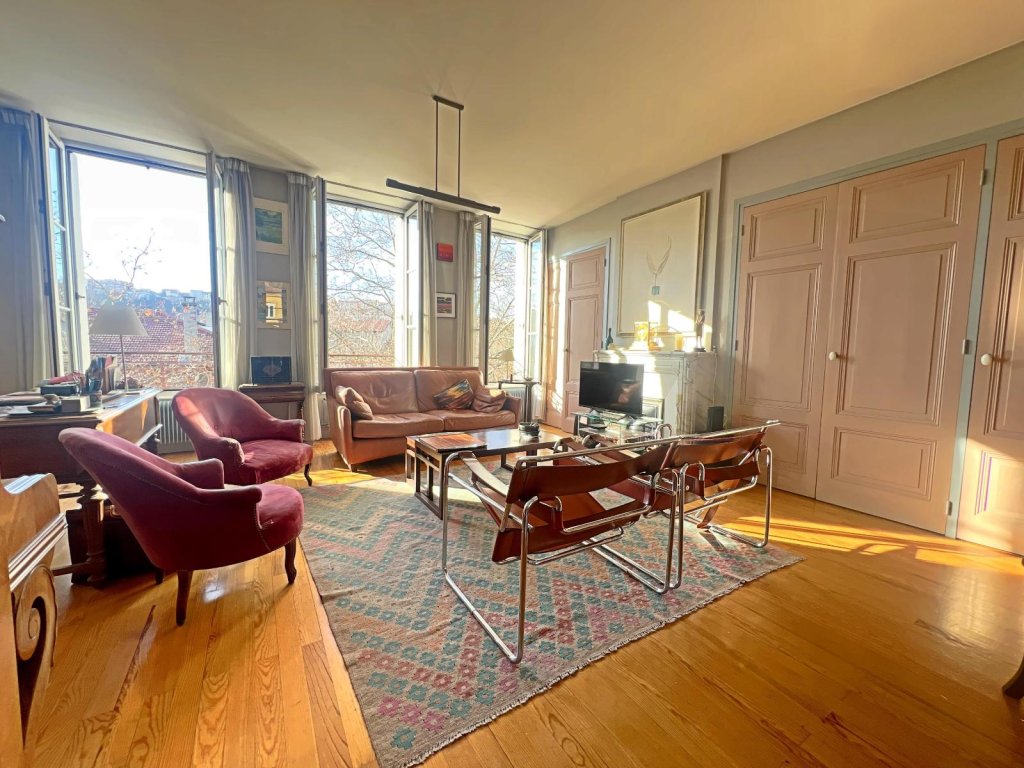 APPARTEMENT T9 A VENDRE - ST ETIENNE - 172 m2 - 175 000 &euro;